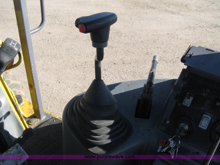 image for item A4406 2003 New Holland LV80 FWA loader tractor