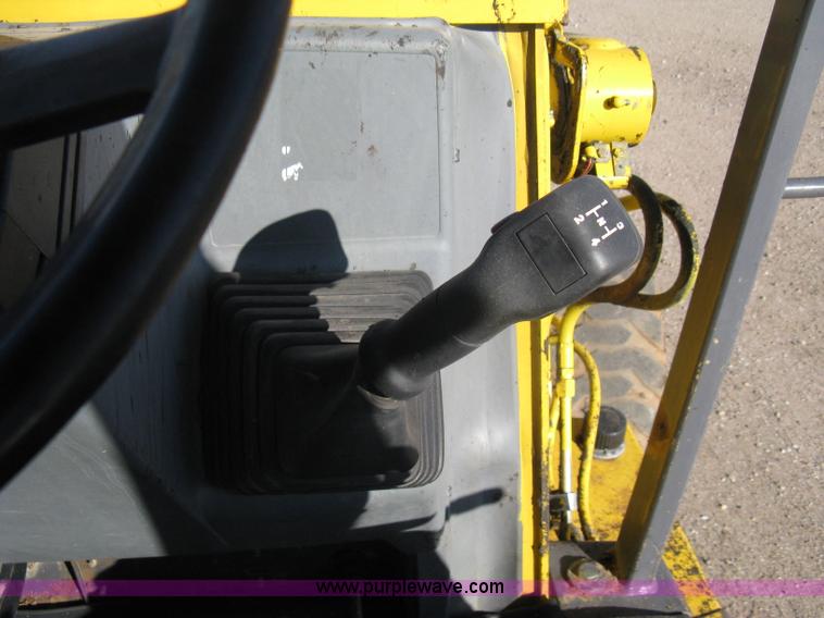 image for item A4406 2003 New Holland LV80 FWA loader tractor