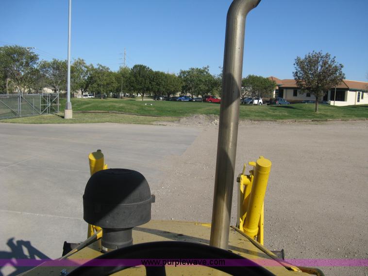 image for item A4406 2003 New Holland LV80 FWA loader tractor