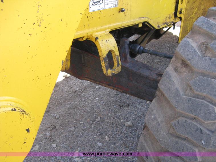 image for item A4406 2003 New Holland LV80 FWA loader tractor