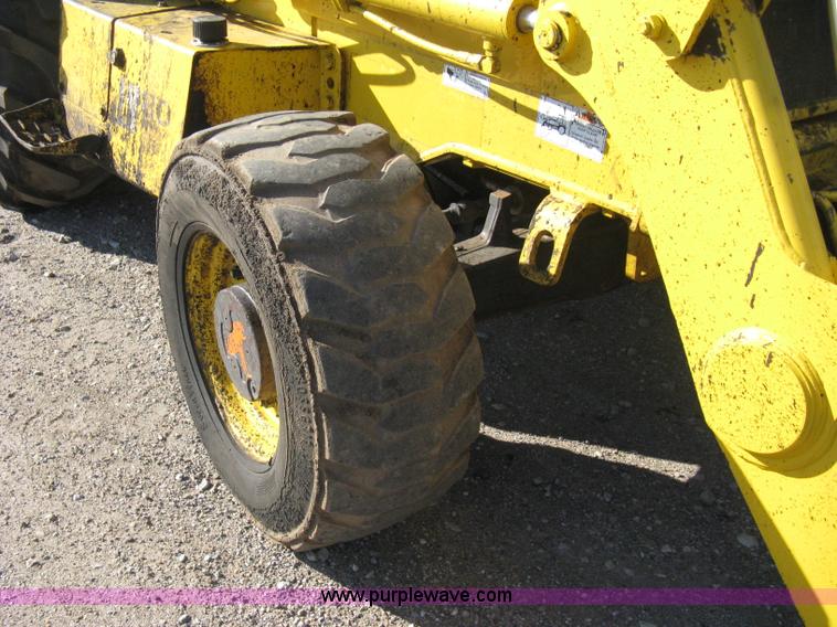 image for item A4406 2003 New Holland LV80 FWA loader tractor