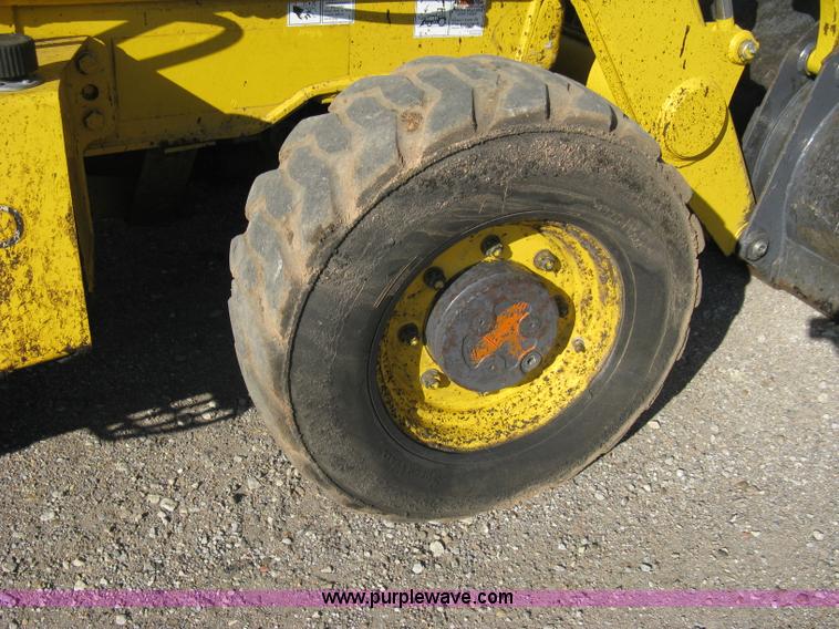 image for item A4406 2003 New Holland LV80 FWA loader tractor