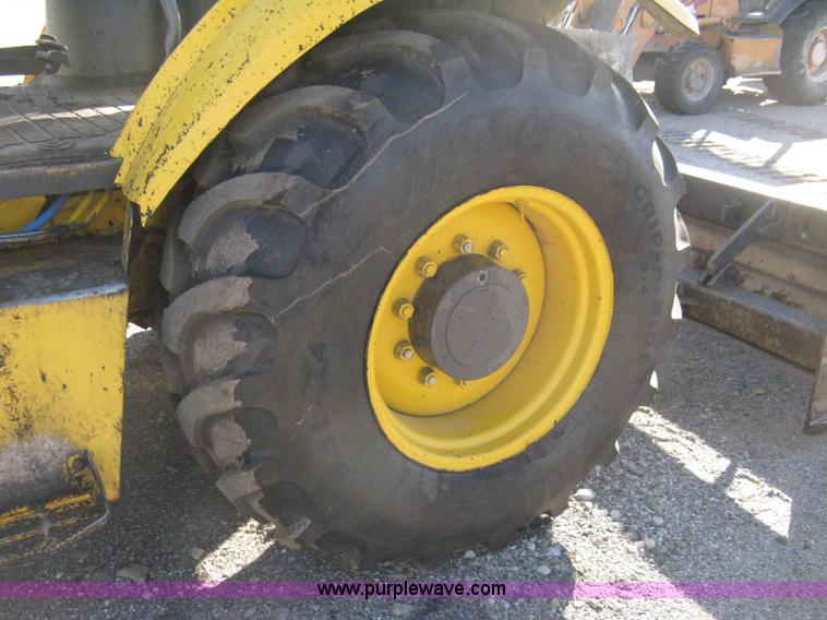 image for item A4406 2003 New Holland LV80 FWA loader tractor