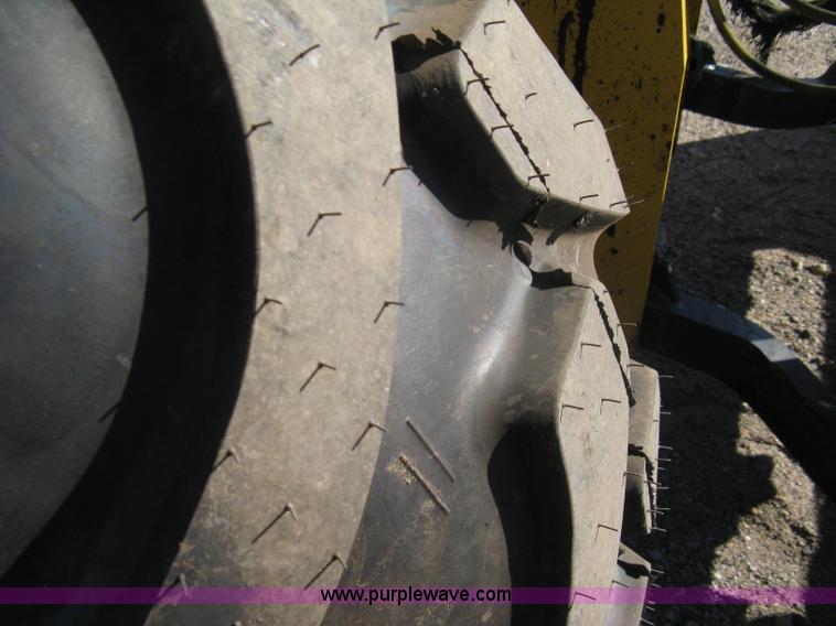 image for item A4406 2003 New Holland LV80 FWA loader tractor