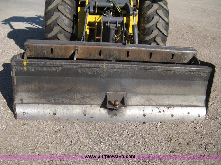 image for item A4406 2003 New Holland LV80 FWA loader tractor