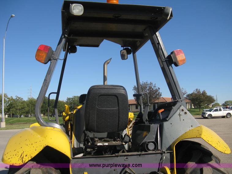 image for item A4406 2003 New Holland LV80 FWA loader tractor