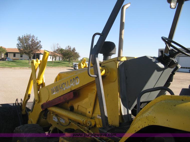 image for item A4406 2003 New Holland LV80 FWA loader tractor