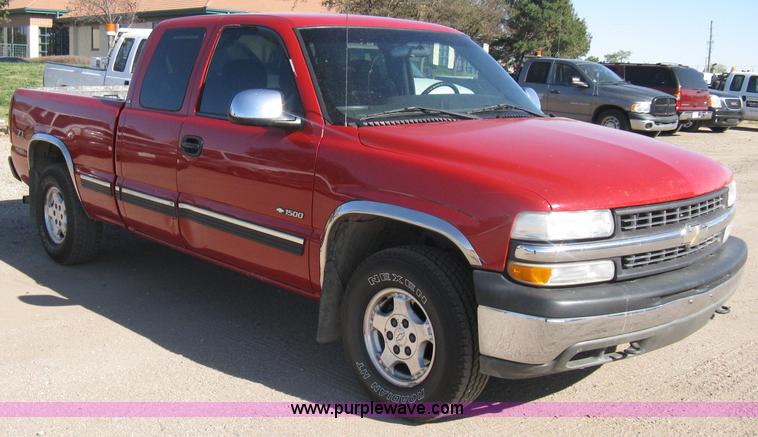 image for item A4410 2002 Chevrolet Silverado 1500 LS Z71 extended cab pickup truck