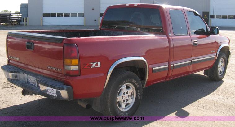image for item A4410 2002 Chevrolet Silverado 1500 LS Z71 extended cab pickup truck