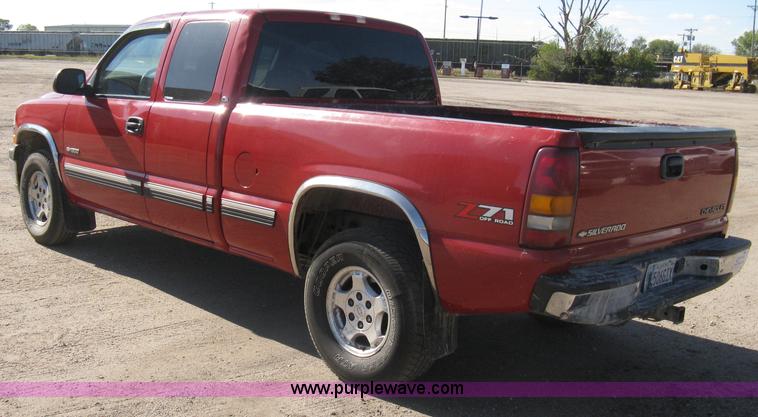 image for item A4410 2002 Chevrolet Silverado 1500 LS Z71 extended cab pickup truck