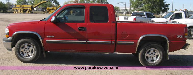 image for item A4410 2002 Chevrolet Silverado 1500 LS Z71 extended cab pickup truck