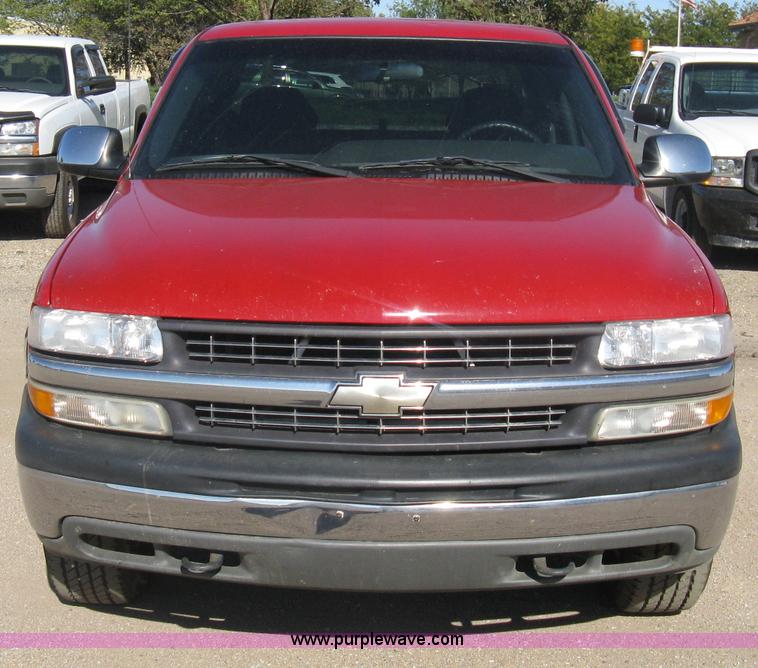 image for item A4410 2002 Chevrolet Silverado 1500 LS Z71 extended cab pickup truck