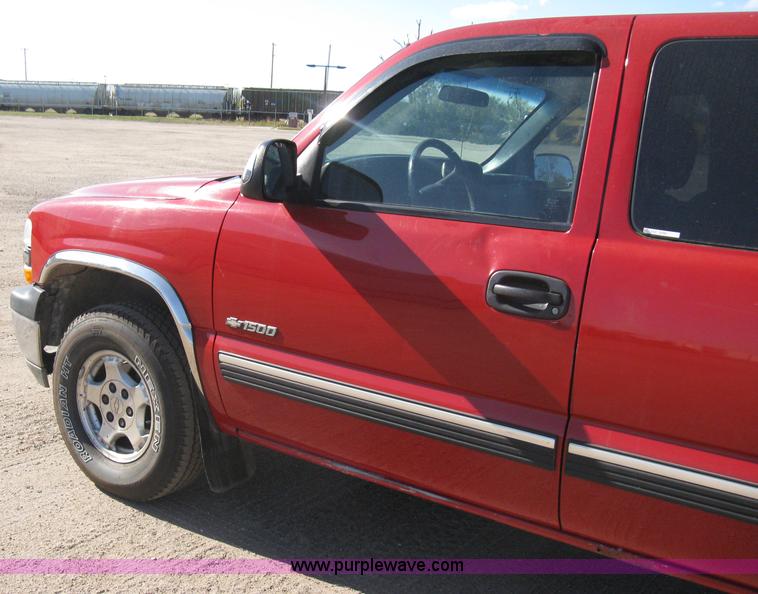 image for item A4410 2002 Chevrolet Silverado 1500 LS Z71 extended cab pickup truck