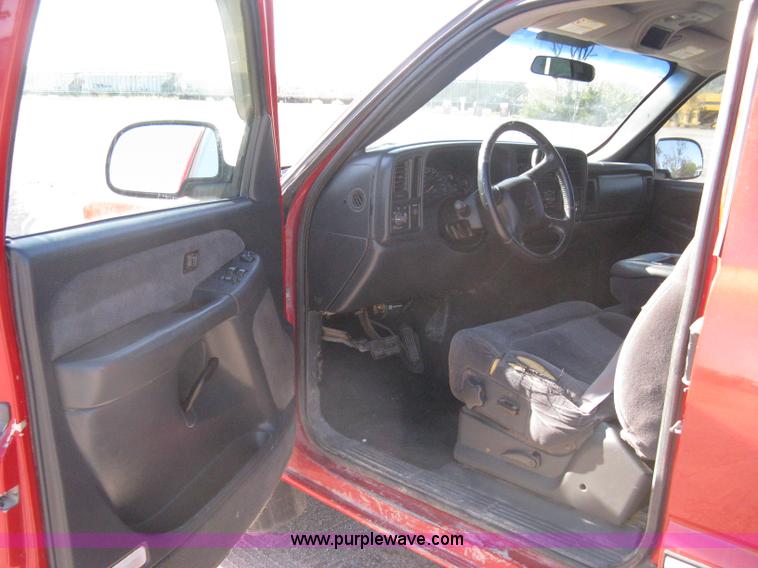 image for item A4410 2002 Chevrolet Silverado 1500 LS Z71 extended cab pickup truck