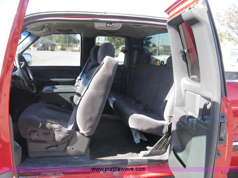 image for item A4410 2002 Chevrolet Silverado 1500 LS Z71 extended cab pickup truck