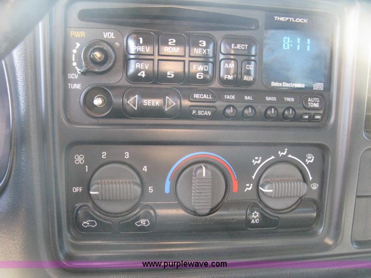 image for item A4410 2002 Chevrolet Silverado 1500 LS Z71 extended cab pickup truck