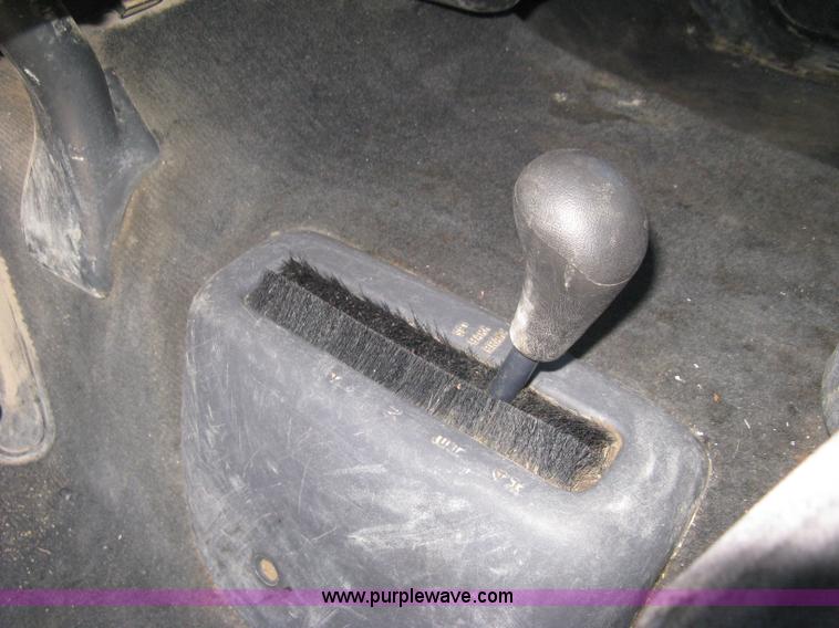 image for item A4410 2002 Chevrolet Silverado 1500 LS Z71 extended cab pickup truck