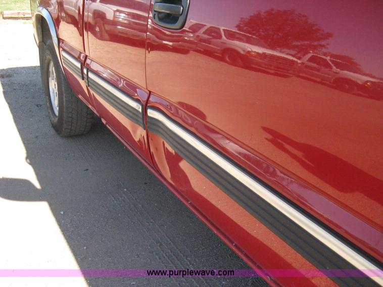 image for item A4410 2002 Chevrolet Silverado 1500 LS Z71 extended cab pickup truck