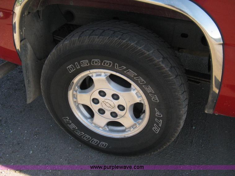 image for item A4410 2002 Chevrolet Silverado 1500 LS Z71 extended cab pickup truck