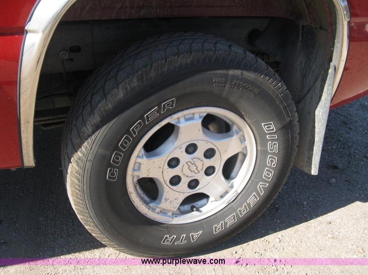 image for item A4410 2002 Chevrolet Silverado 1500 LS Z71 extended cab pickup truck