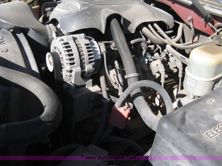 image for item A4410 2002 Chevrolet Silverado 1500 LS Z71 extended cab pickup truck