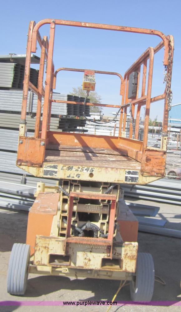image for item A4454 JLG Commander Sizzor CM2546 scissor lift