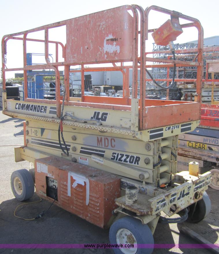 image for item A4454 JLG Commander Sizzor CM2546 scissor lift