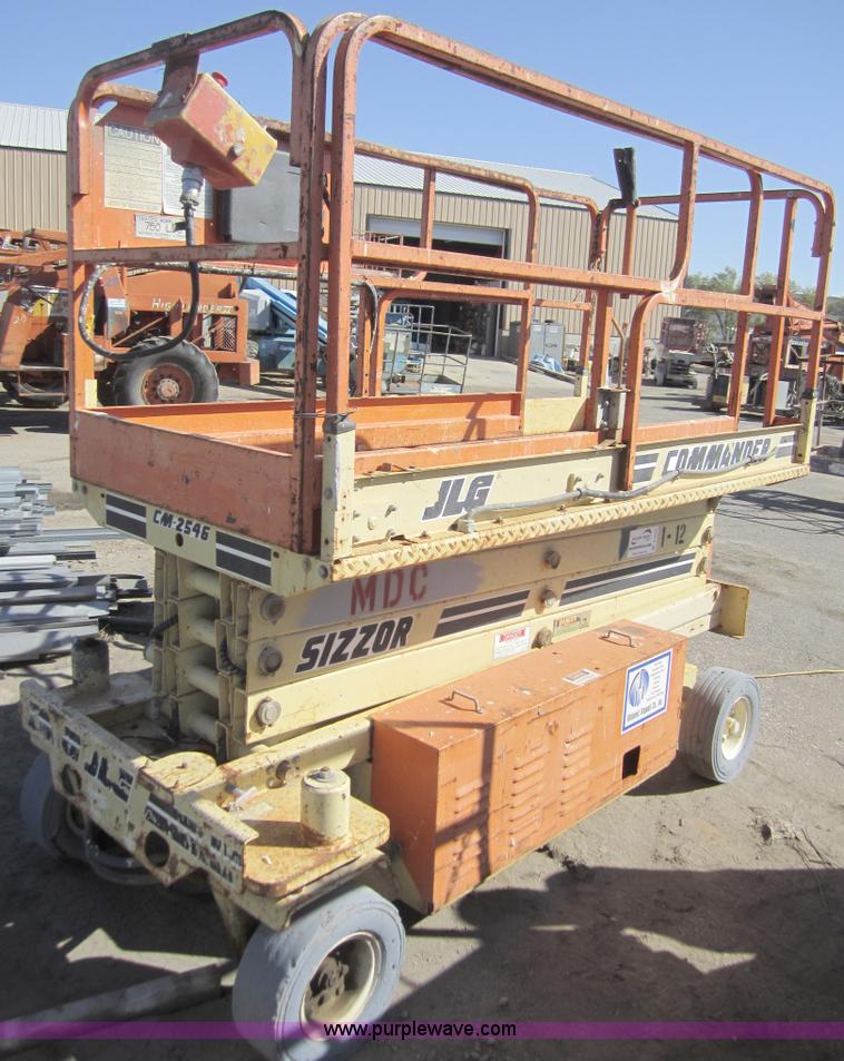 image for item A4454 JLG Commander Sizzor CM2546 scissor lift