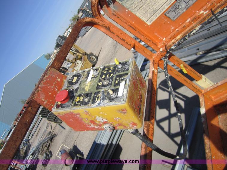 image for item A4454 JLG Commander Sizzor CM2546 scissor lift