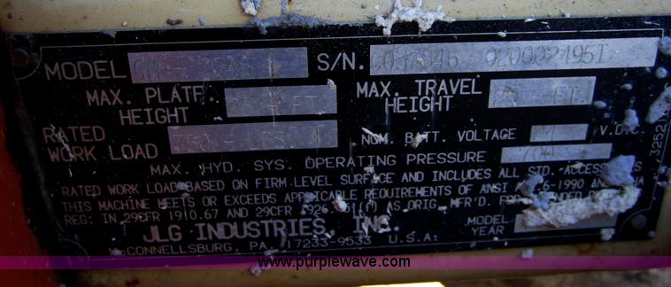 image for item A4454 JLG Commander Sizzor CM2546 scissor lift