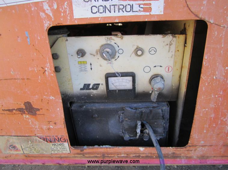 image for item A4454 JLG Commander Sizzor CM2546 scissor lift