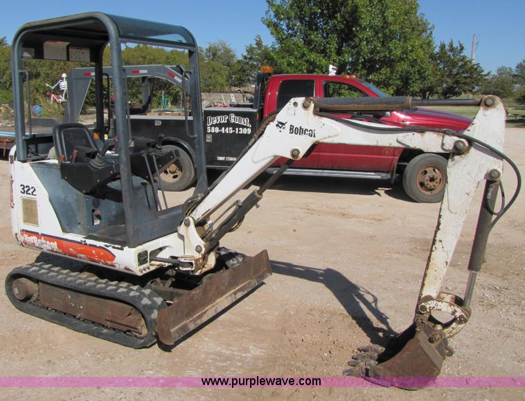 image for item A4622 2000 Bobcat 322 compact excavator