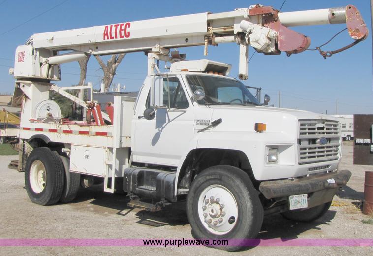 image for item A4623 1991 Ford F800 crane/digger truck