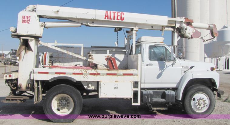image for item A4623 1991 Ford F800 crane/digger truck