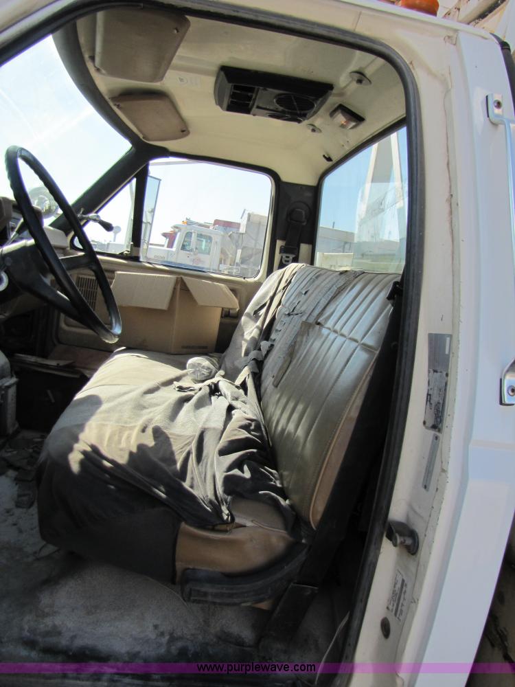 image for item A4623 1991 Ford F800 crane/digger truck