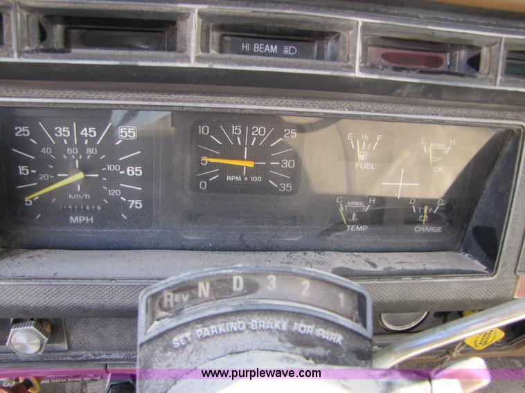 image for item A4623 1991 Ford F800 crane/digger truck