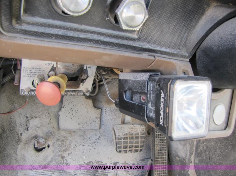 image for item A4623 1991 Ford F800 crane/digger truck