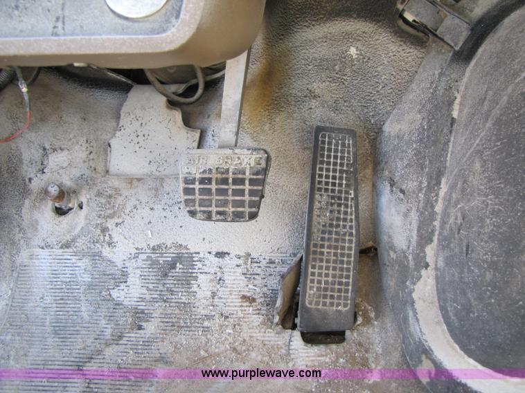 image for item A4623 1991 Ford F800 crane/digger truck