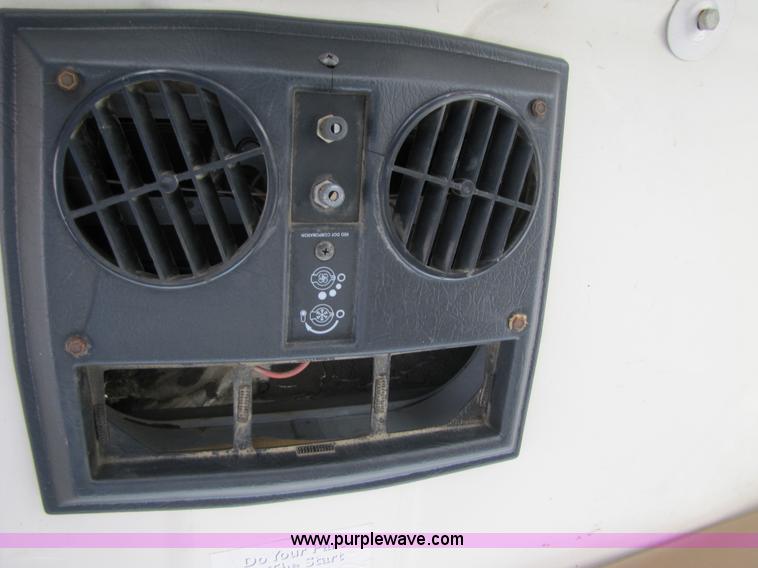 image for item A4623 1991 Ford F800 crane/digger truck