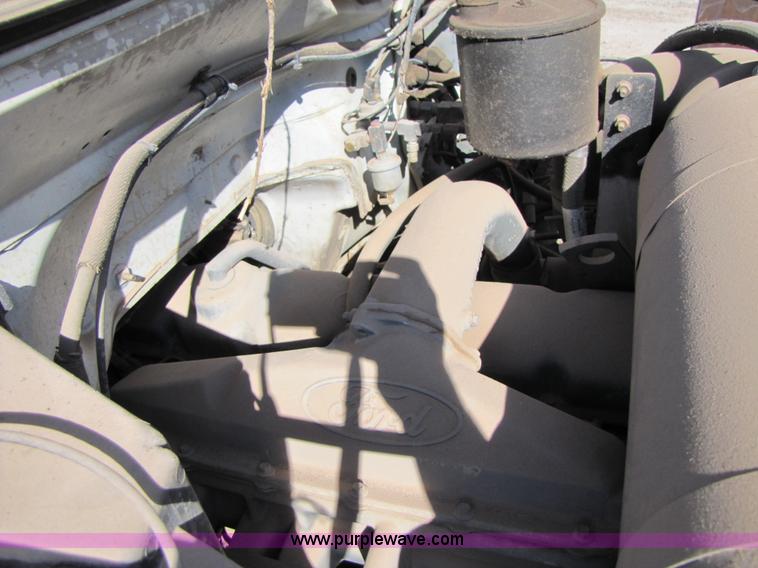 image for item A4623 1991 Ford F800 crane/digger truck