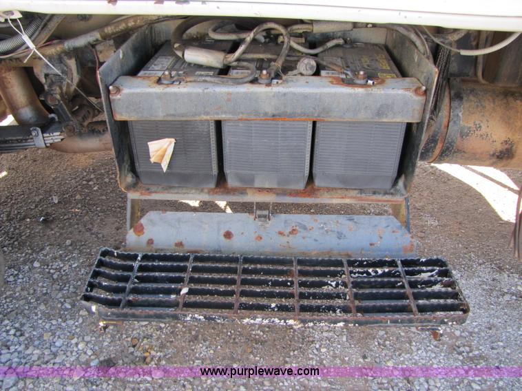 image for item A4623 1991 Ford F800 crane/digger truck