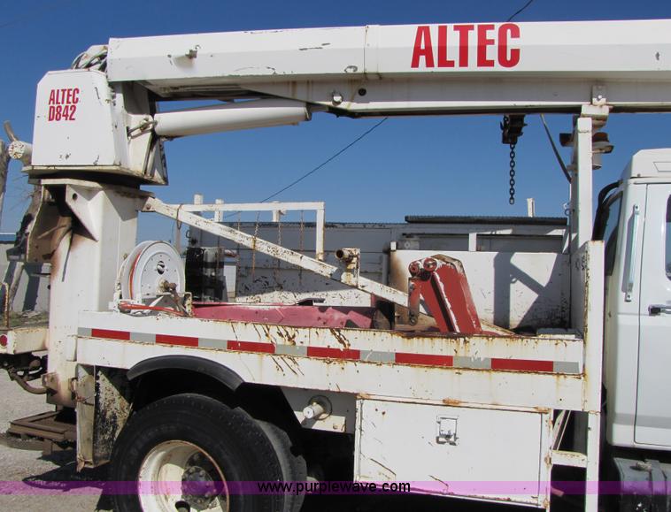 image for item A4623 1991 Ford F800 crane/digger truck