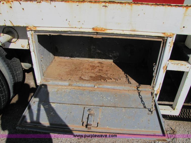 image for item A4623 1991 Ford F800 crane/digger truck