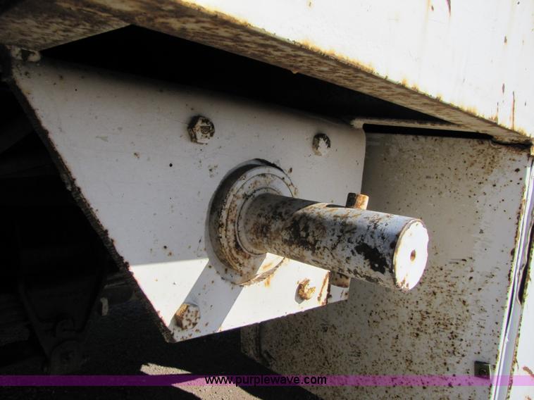 image for item A4623 1991 Ford F800 crane/digger truck