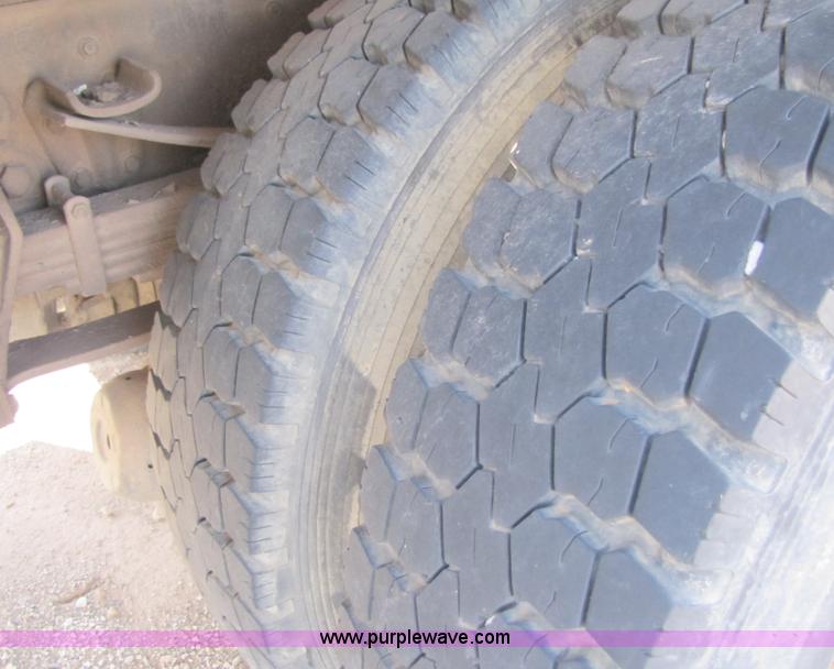 image for item A4623 1991 Ford F800 crane/digger truck