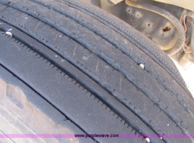 image for item A4623 1991 Ford F800 crane/digger truck