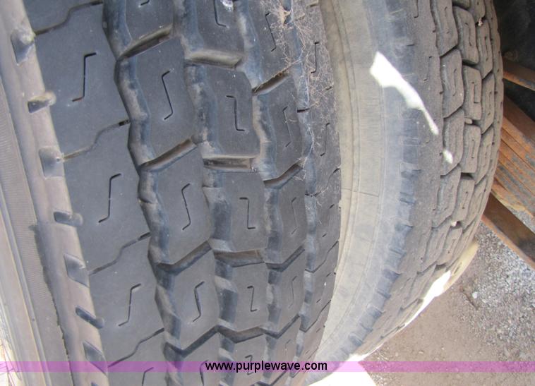 image for item A4623 1991 Ford F800 crane/digger truck