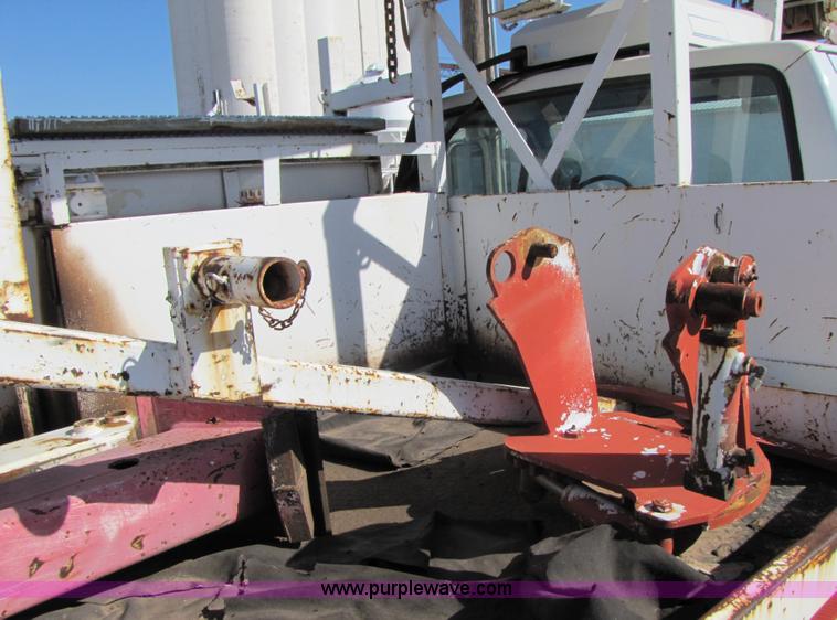 image for item A4623 1991 Ford F800 crane/digger truck