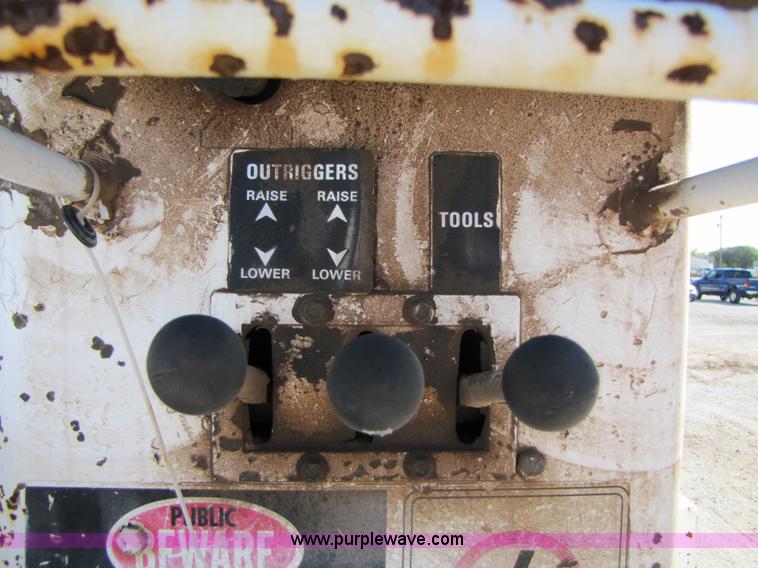 image for item A4623 1991 Ford F800 crane/digger truck