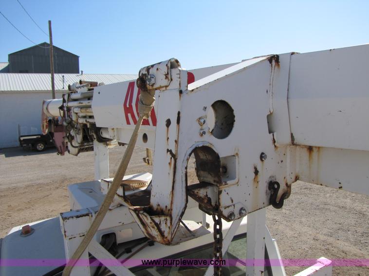 image for item A4623 1991 Ford F800 crane/digger truck